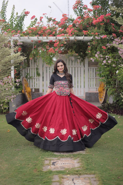Navratri vibes Are traditional and spiritual, And focus on the fun festive aspects of the festival, So Choose the Different Colors Lehenga With Top For the dancing, the devotion, or the sense of our community. 💃🏻