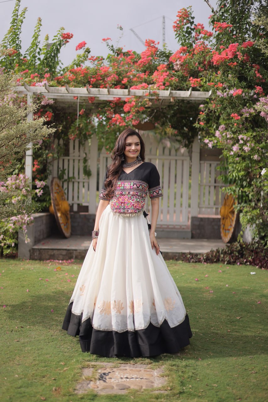 Navratri vibes Are traditional and spiritual, And focus on the fun festive aspects of the festival, So Choose the Different Colors Lehenga With Top For the dancing, the devotion, or the sense of our community. 💃🏻