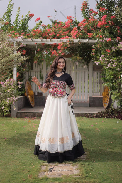 Navratri vibes Are traditional and spiritual, And focus on the fun festive aspects of the festival, So Choose the Different Colors Lehenga With Top For the dancing, the devotion, or the sense of our community. 💃🏻