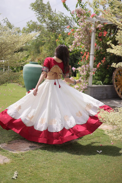 Navratri vibes Are traditional and spiritual, And focus on the fun festive aspects of the festival, So Choose the Different Colors Lehenga With Top For the dancing, the devotion, or the sense of our community. 💃🏻