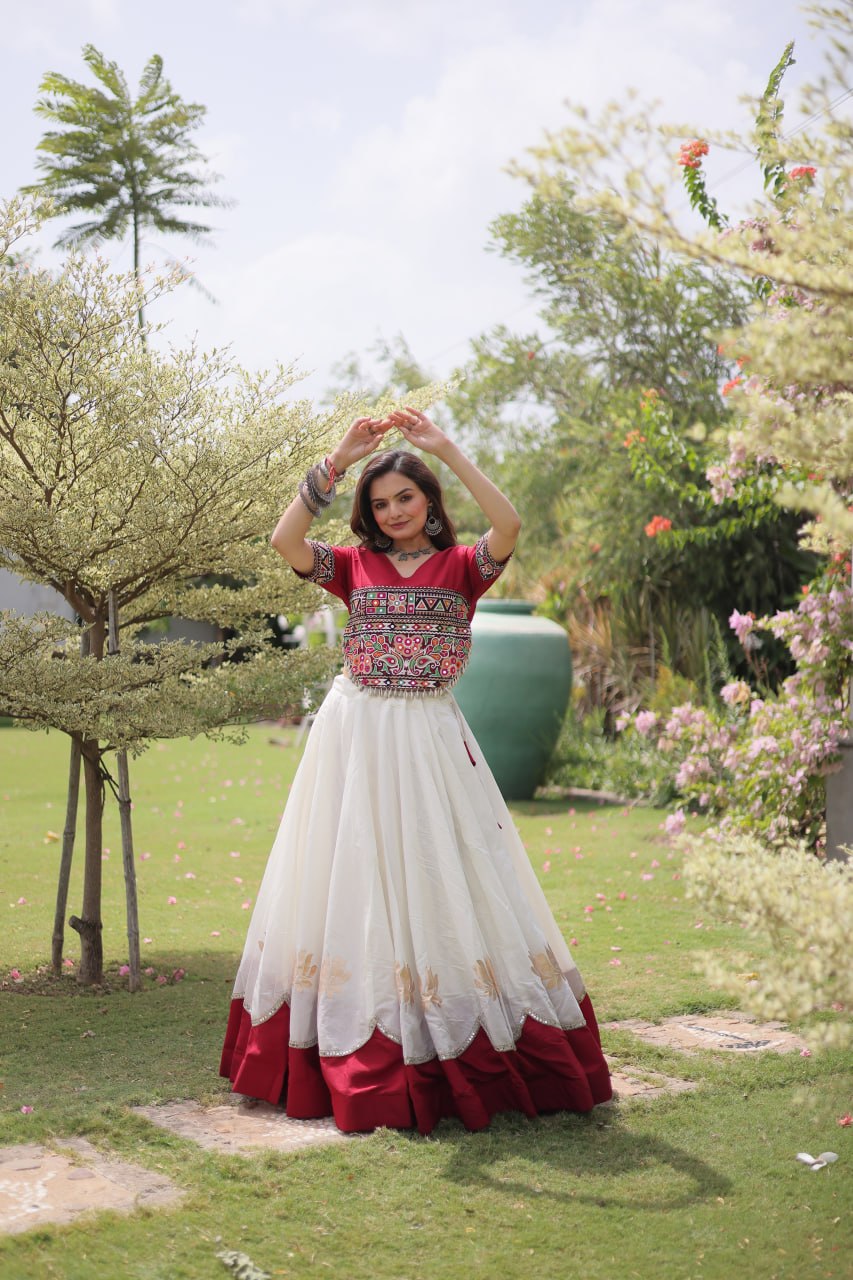 Navratri vibes Are traditional and spiritual, And focus on the fun festive aspects of the festival, So Choose the Different Colors Lehenga With Top For the dancing, the devotion, or the sense of our community. 💃🏻