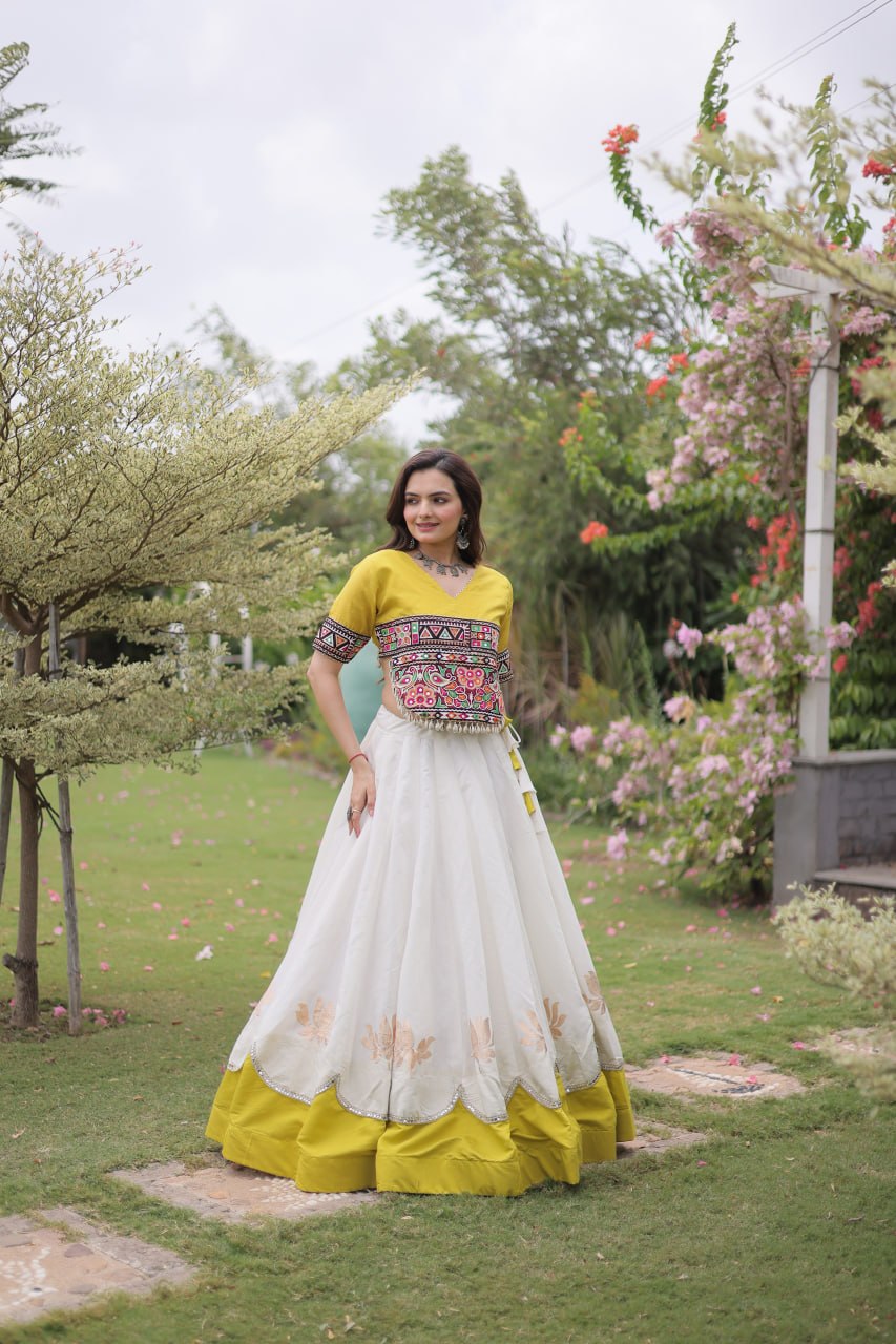 Navratri vibes Are traditional and spiritual, And focus on the fun festive aspects of the festival, So Choose the Different Colors Lehenga With Top For the dancing, the devotion, or the sense of our community. 💃🏻