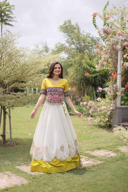 Navratri vibes Are traditional and spiritual, And focus on the fun festive aspects of the festival, So Choose the Different Colors Lehenga With Top For the dancing, the devotion, or the sense of our community. 💃🏻