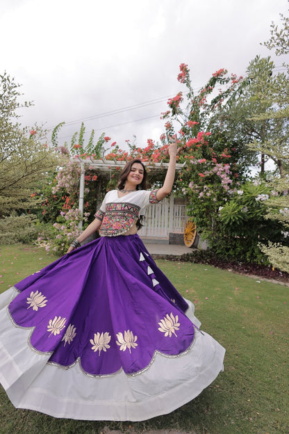 Navratri vibes Are traditional and spiritual, And focus on the fun festive aspects of the festival, So Choose the Different Colors Lehenga With Top For the dancing, the devotion, or the sense of our community. 💃🏻
