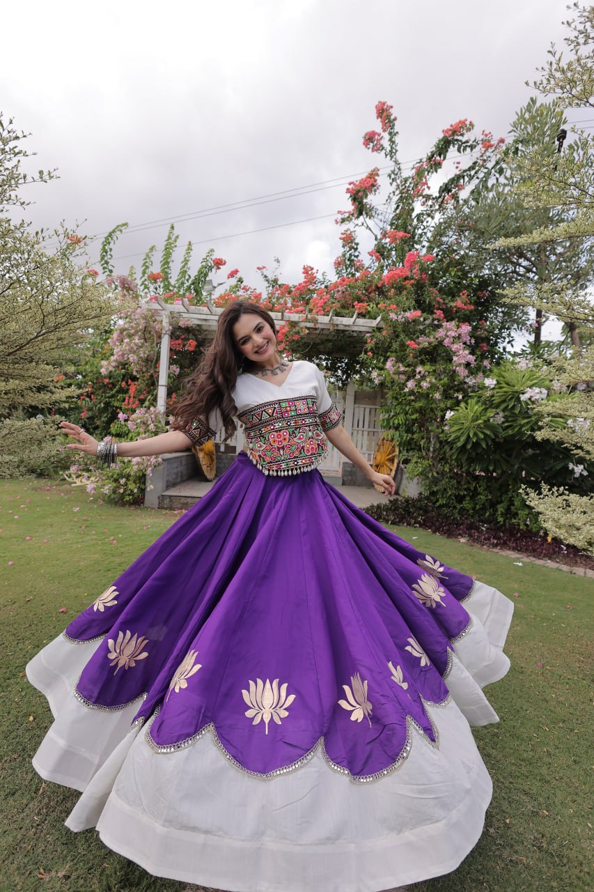 Navratri vibes Are traditional and spiritual, And focus on the fun festive aspects of the festival, So Choose the Different Colors Lehenga With Top For the dancing, the devotion, or the sense of our community. 💃🏻