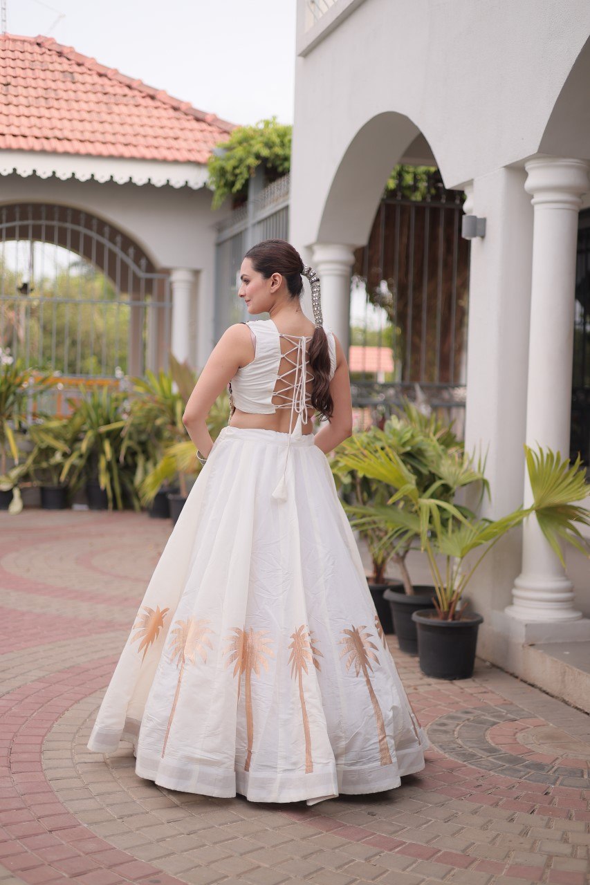 Navratri vibes Are traditional and spiritual, And focus on the fun festive aspects of the festival, So Choose the Different Colors Lehenga With Top For the dancing, the devotion, or the sense of our community. 💃🏻