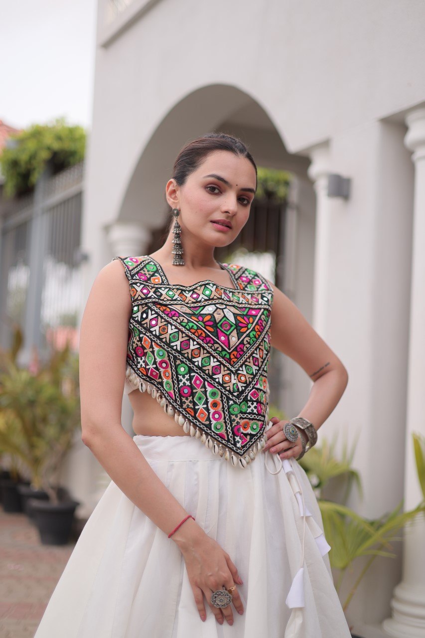 Navratri vibes Are traditional and spiritual, And focus on the fun festive aspects of the festival, So Choose the Different Colors Lehenga With Top For the dancing, the devotion, or the sense of our community. 💃🏻