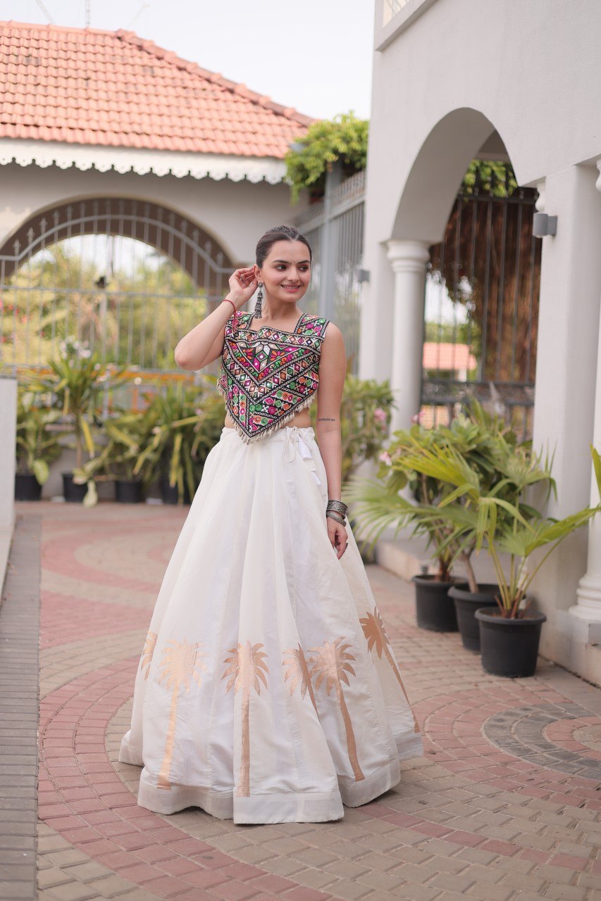 Navratri vibes Are traditional and spiritual, And focus on the fun festive aspects of the festival, So Choose the Different Colors Lehenga With Top For the dancing, the devotion, or the sense of our community. 💃🏻