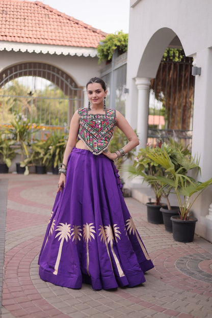 Navratri vibes Are traditional and spiritual, And focus on the fun festive aspects of the festival, So Choose the Different Colors Lehenga With Top For the dancing, the devotion, or the sense of our community. 💃🏻