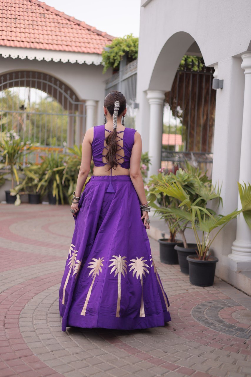 Navratri vibes Are traditional and spiritual, And focus on the fun festive aspects of the festival, So Choose the Different Colors Lehenga With Top For the dancing, the devotion, or the sense of our community. 💃🏻