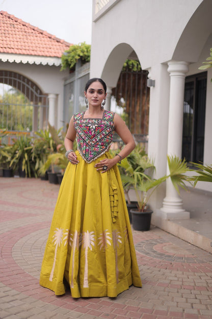 Navratri vibes Are traditional and spiritual, And focus on the fun festive aspects of the festival, So Choose the Different Colors Lehenga With Top For the dancing, the devotion, or the sense of our community. 💃🏻