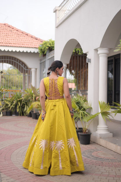 Navratri vibes Are traditional and spiritual, And focus on the fun festive aspects of the festival, So Choose the Different Colors Lehenga With Top For the dancing, the devotion, or the sense of our community. 💃🏻