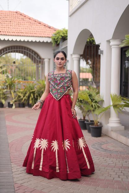 Navratri vibes Are traditional and spiritual, And focus on the fun festive aspects of the festival, So Choose the Different Colors Lehenga With Top For the dancing, the devotion, or the sense of our community. 💃🏻