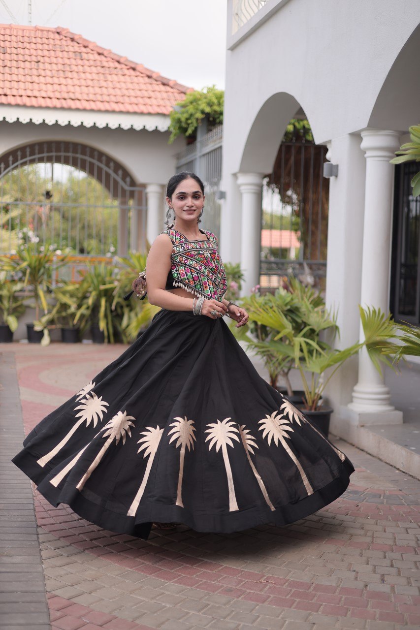 Navratri vibes Are traditional and spiritual, And focus on the fun festive aspects of the festival, So Choose the Different Colors Lehenga With Top For the dancing, the devotion, or the sense of our community. 💃🏻