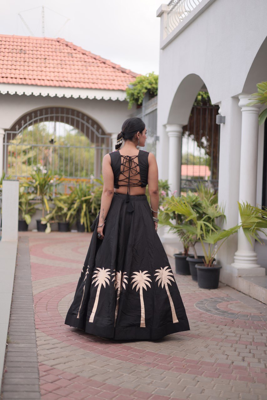 Navratri vibes Are traditional and spiritual, And focus on the fun festive aspects of the festival, So Choose the Different Colors Lehenga With Top For the dancing, the devotion, or the sense of our community. 💃🏻